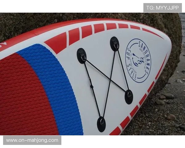 奢侈品牌Sandbanks成为布伦特福德俱乐部官方正装合作伙伴，主打环保理念